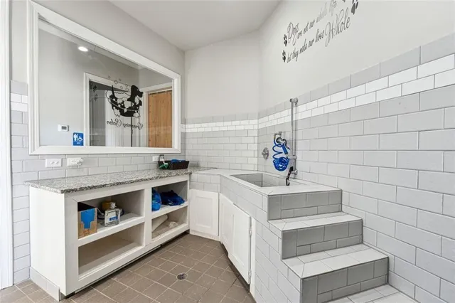 a view of a storage & utility room