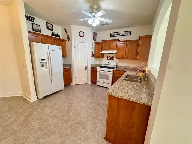 a view of walk in closet