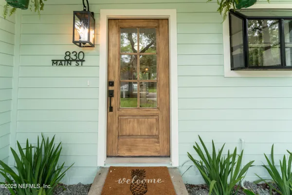 $2,500 | 830 Main Street, Atlantic Beach, FL 32233