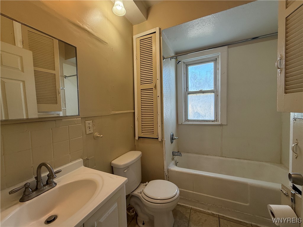 172 Austin Street Buffalo, NY 14207 - Photo 13 of 26