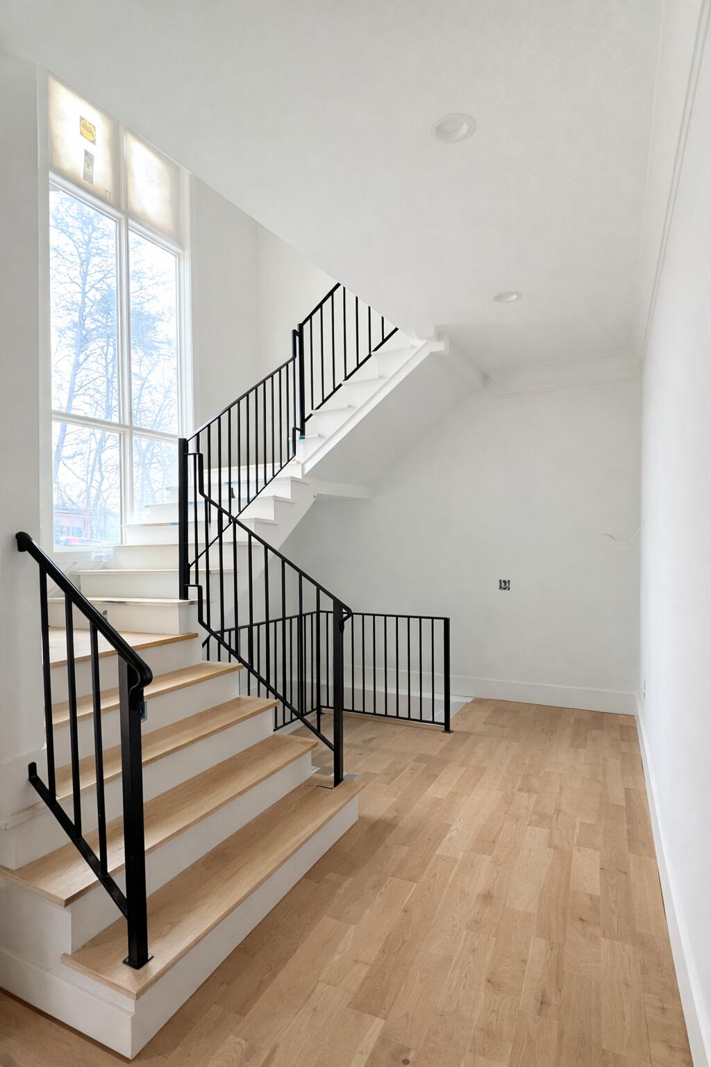 3847 Kings Road Chattanooga, TN 37416 - Photo 11 of 21 View of stairs