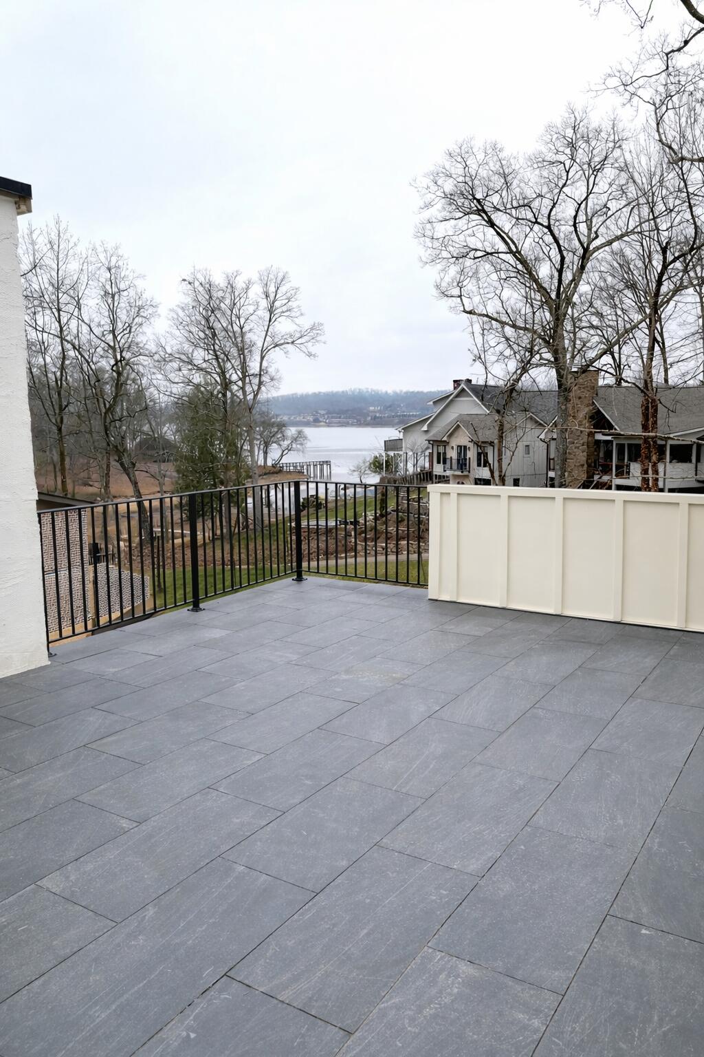 3847 Kings Road Chattanooga, TN 37416 - Photo 17 of 21 Upstairs Rooftop