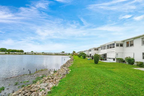 $108,000 | 1116 Lake Terrace, Unit 207, Boynton Beach, FL 33426