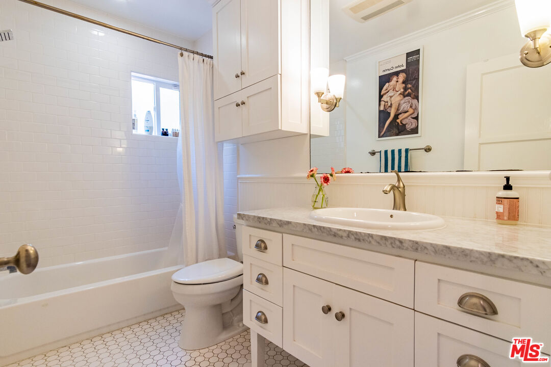 3909 Longview Valley Road Sherman Oaks, CA 91423 - Photo 14 of 34 Gallery Image 14
