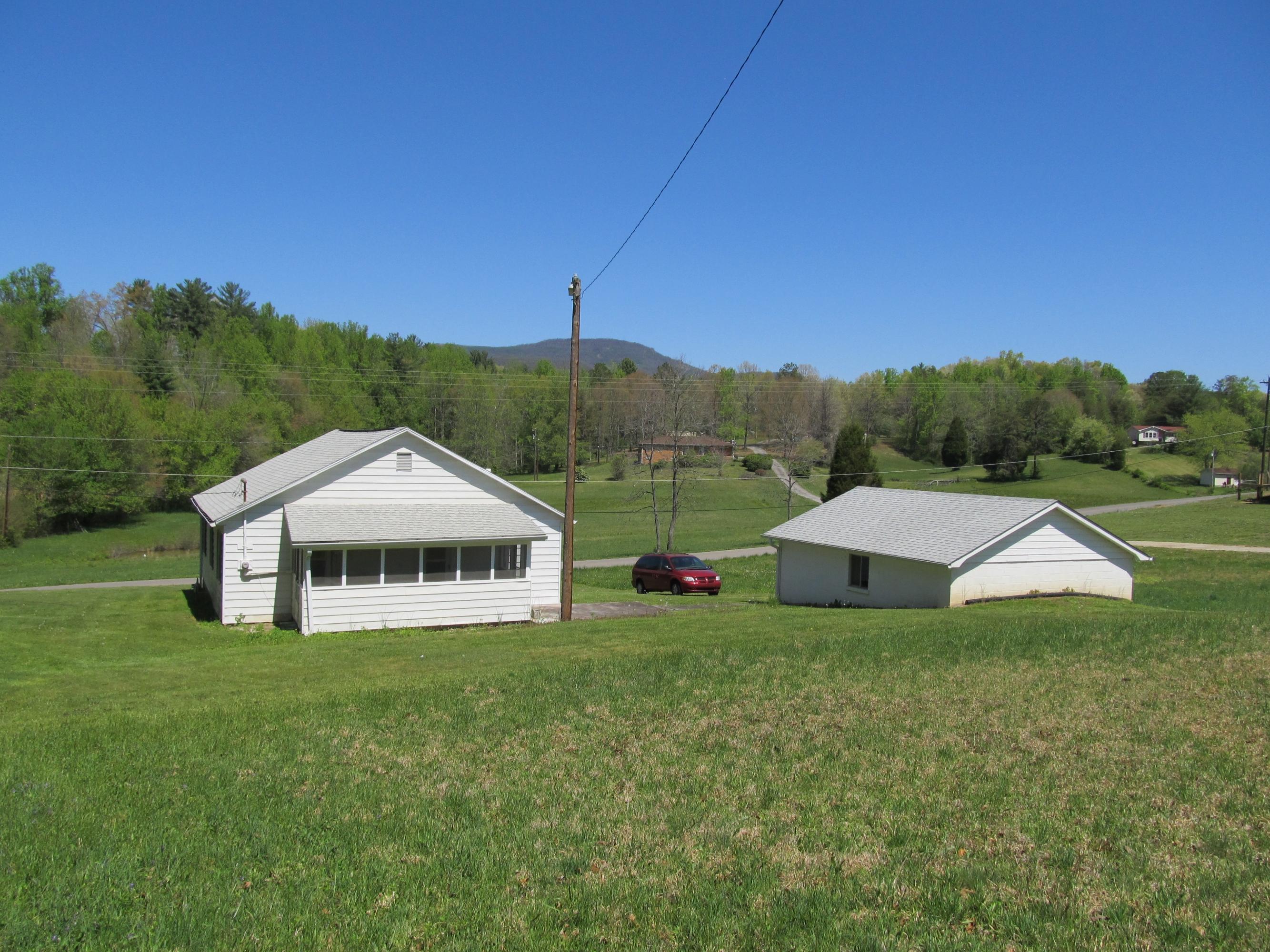 649 Back Valley Road Oliver Springs, TN 37840 - Photo 3 of 34 003 Back View