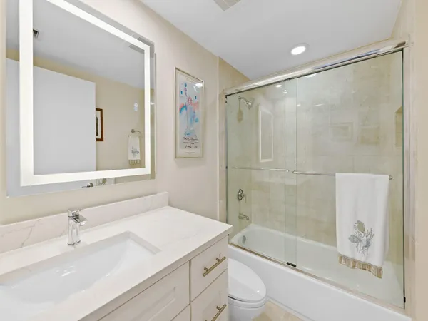 $10,500 | 715 Bayshore Drive, Unit 904, Fort Lauderdale, FL 33304