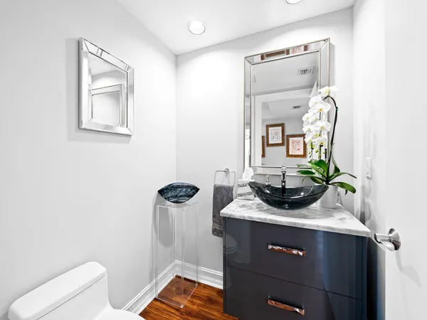 $10,500 | 715 Bayshore Drive, Unit 904, Fort Lauderdale, FL 33304