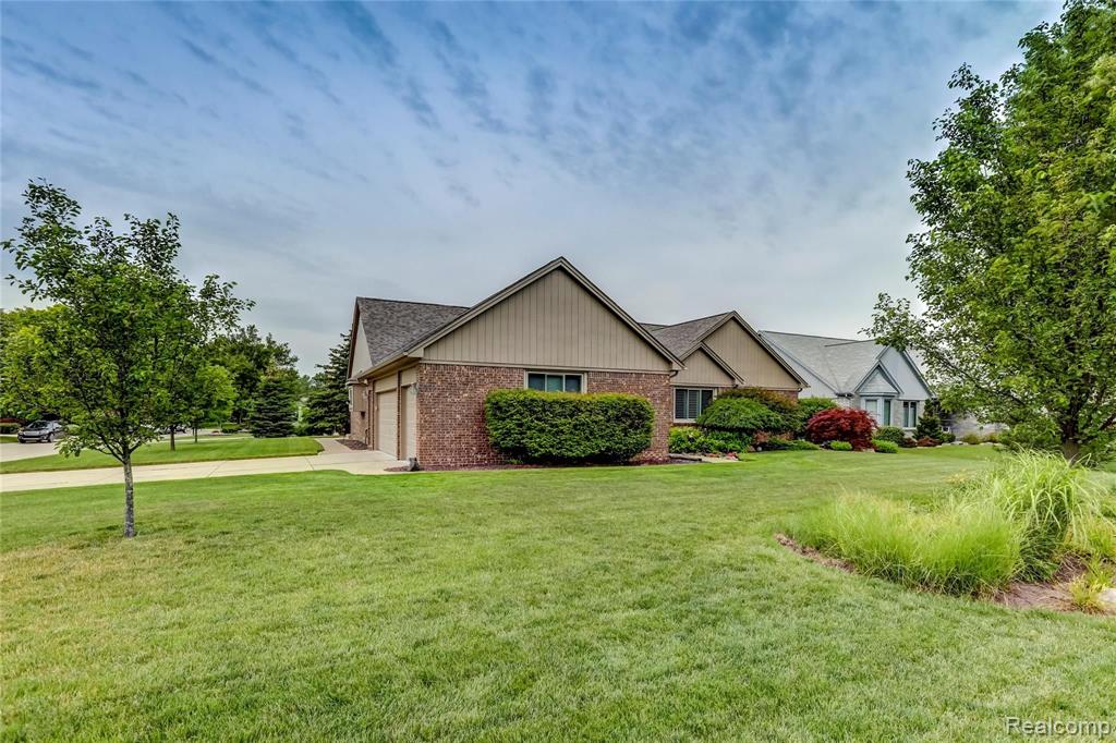 1781 South Shore Drive Rochester Hills, MI 48307 - Photo 2 of 40