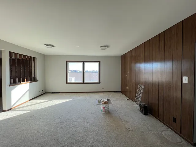 $2,700 | 5635 West Montrose Avenue, Unit 2, Chicago, IL 60634