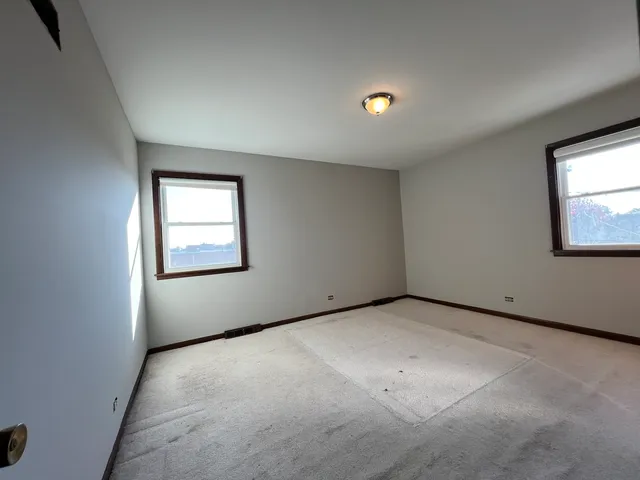 $2,700 | 5635 West Montrose Avenue, Unit 2, Chicago, IL 60634