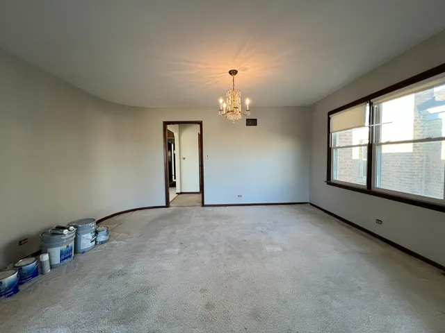 $2,700 | 5635 West Montrose Avenue, Unit 2, Chicago, IL 60634