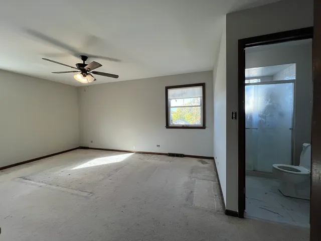 $2,700 | 5635 West Montrose Avenue, Unit 2, Chicago, IL 60634