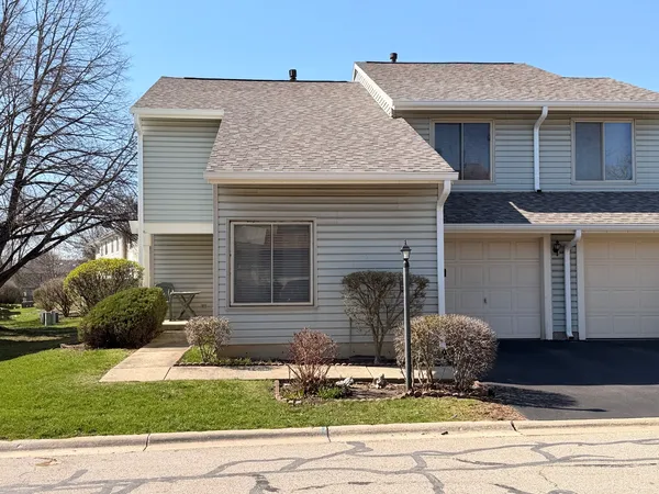 $245,000 | 772 Colorado Court, Unit 772, Carol Stream, IL 60188
