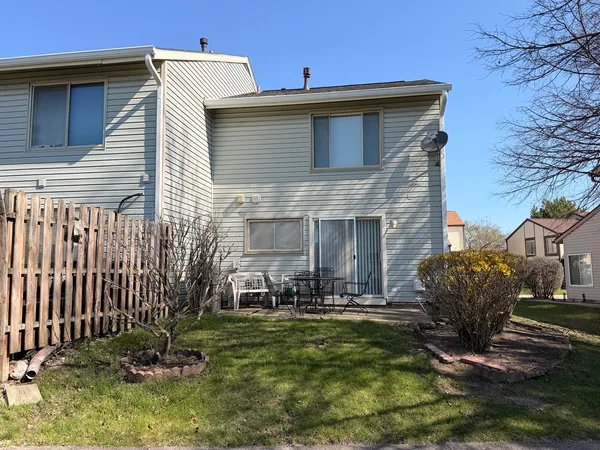 $245,000 | 772 Colorado Court, Unit 772, Carol Stream, IL 60188