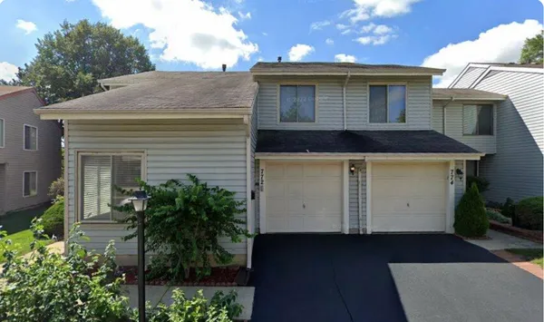 $245,000 | 772 Colorado Court, Unit 772, Carol Stream, IL 60188