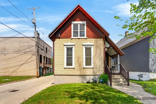 $179,900 | 216 West Center Street, Milwaukee, WI 53212