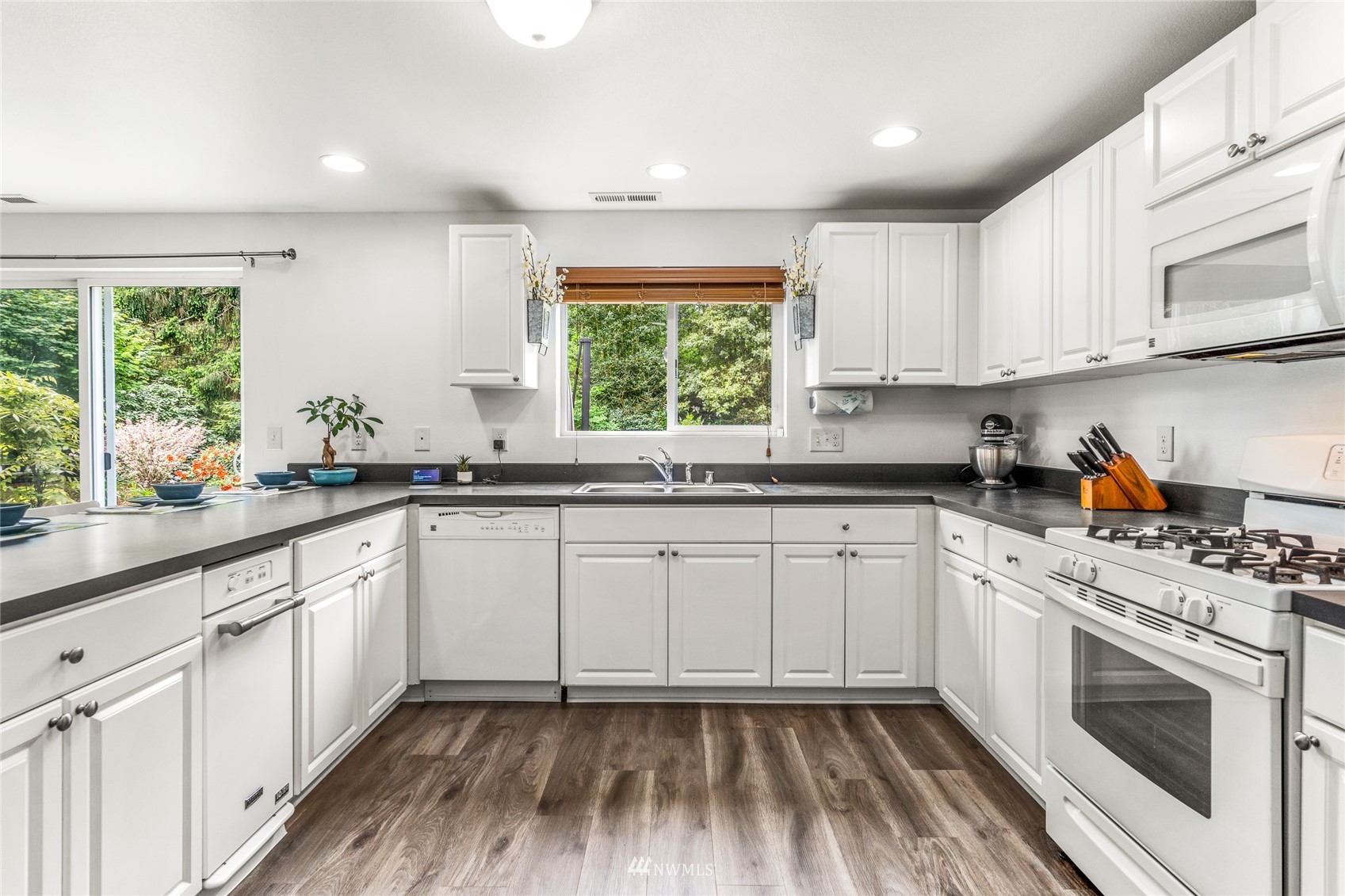 19215 90th Place Northeast Bothell, WA 98011 - Photo 11 of 39 Gallery Image 11