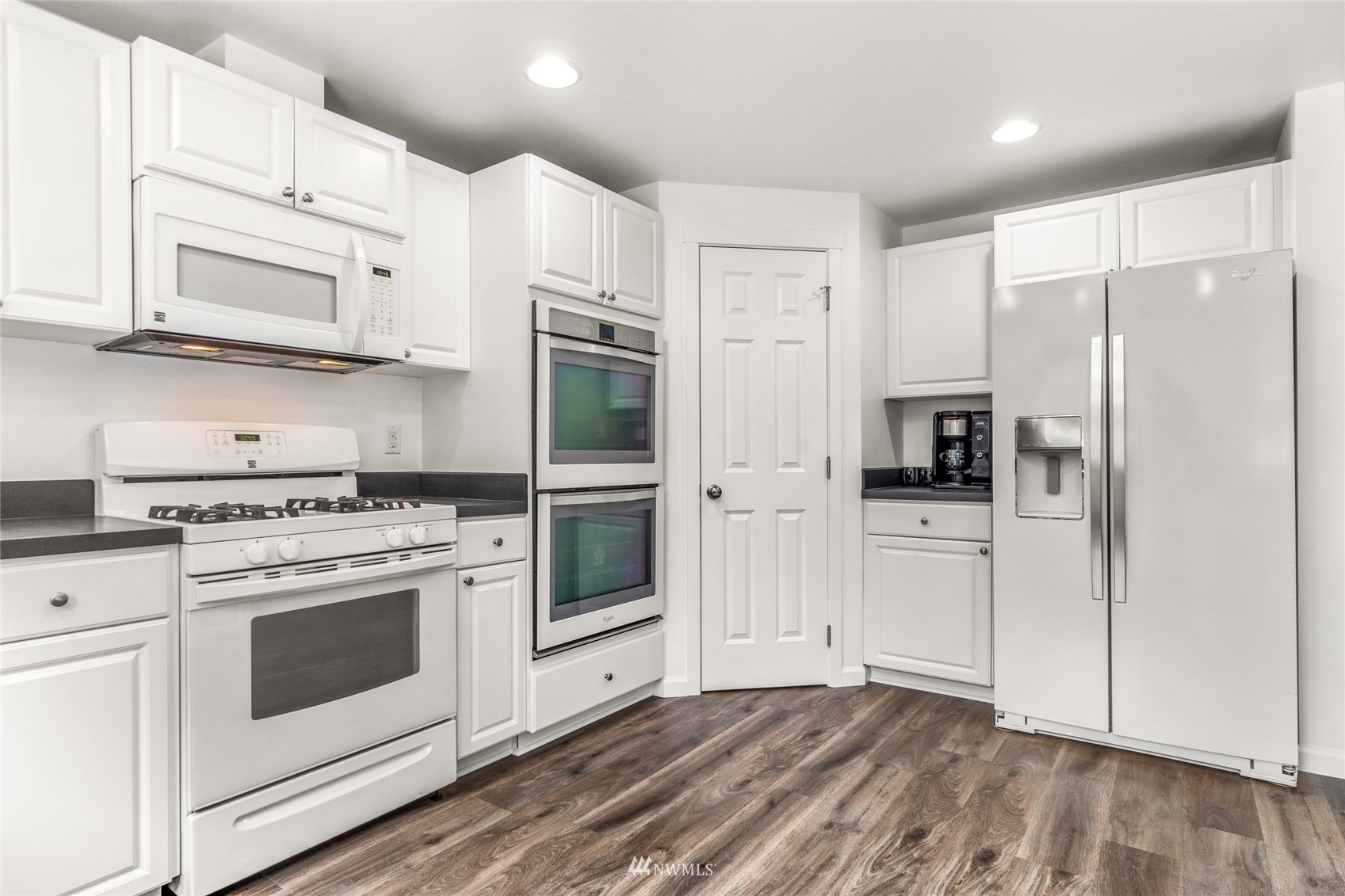 19215 90th Place Northeast Bothell, WA 98011 - Photo 10 of 39 Gallery Image 10