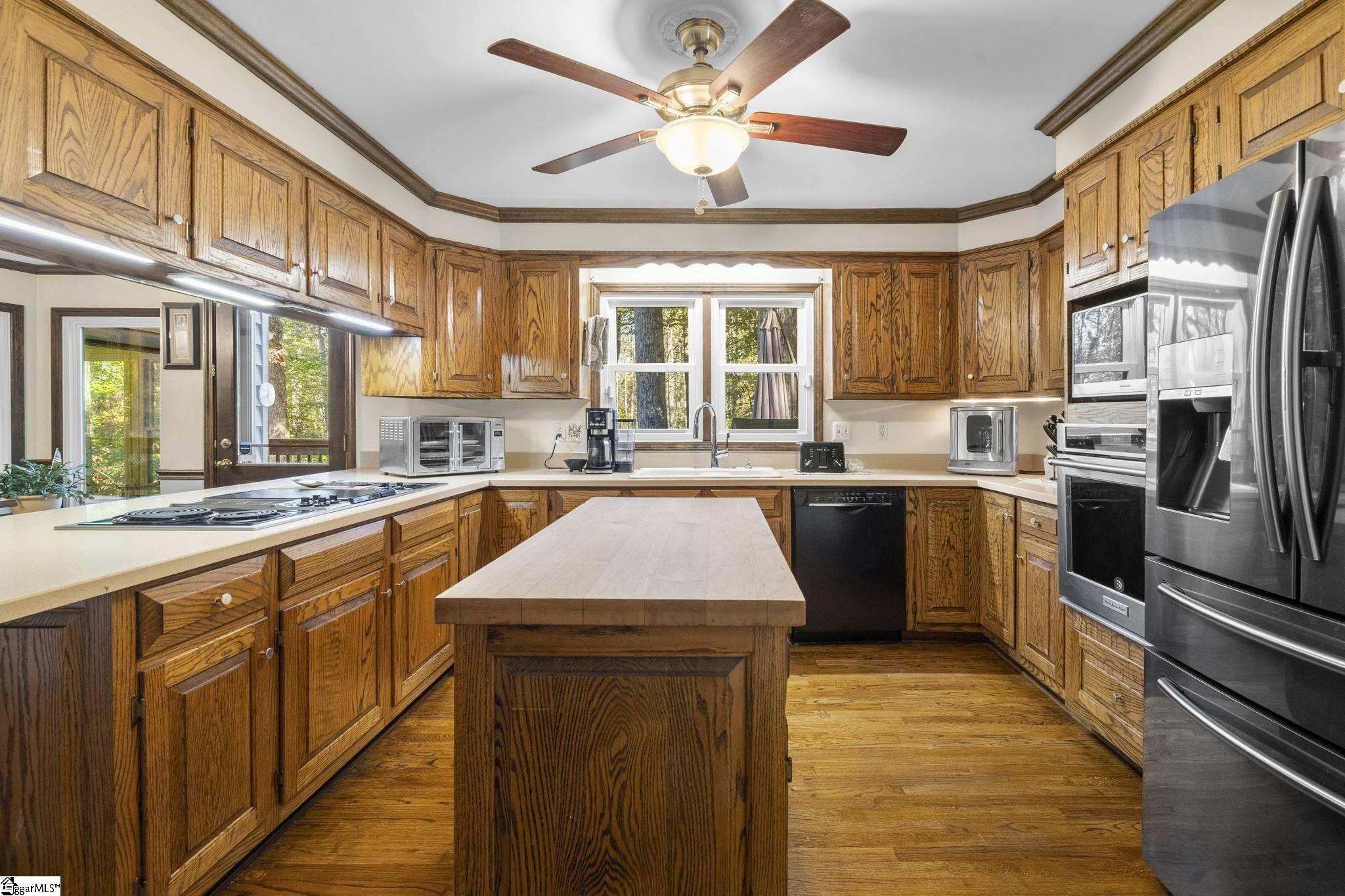 301 Cardinal Drive Greenville, SC 29609 - Photo 13 of 50