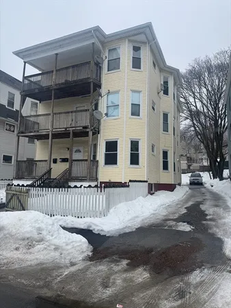 $2,500 | 16 Ashton Street, Unit 1, Worcester, MA 01605