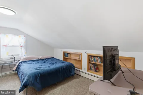 a view of a livingroom with furniture