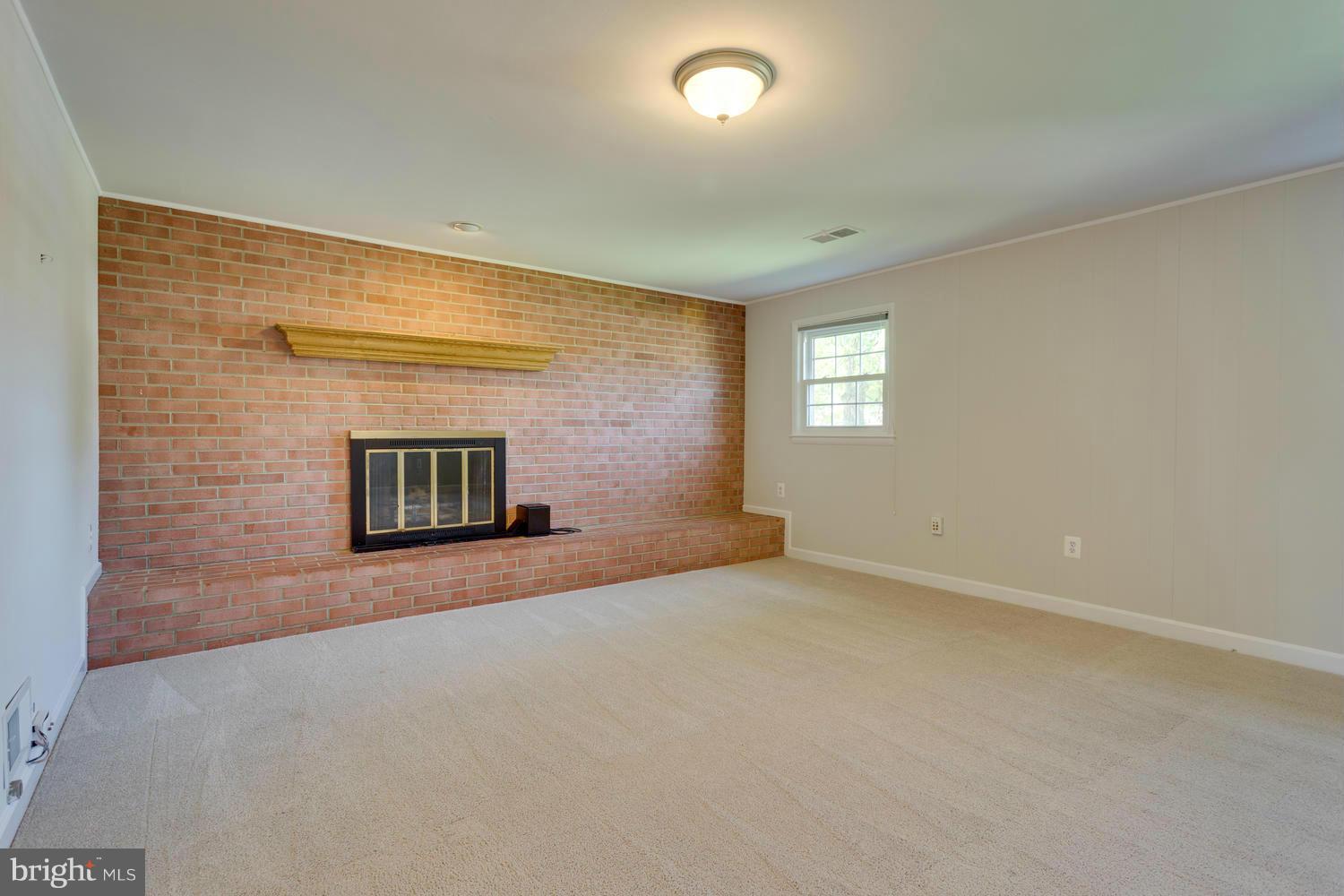 6003 Meriwether Lane Springfield, VA 22150 - Photo 23 of 30 an empty room with windows