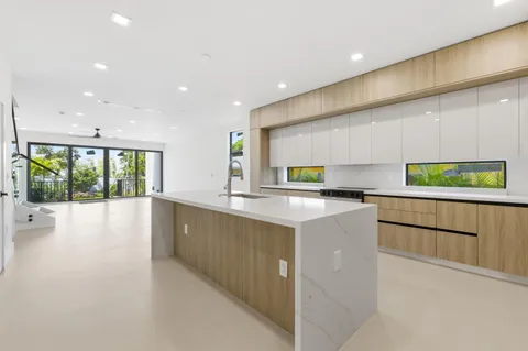 $1,149,000 | 821 Southwest 1st Street, Fort Lauderdale, FL 33312