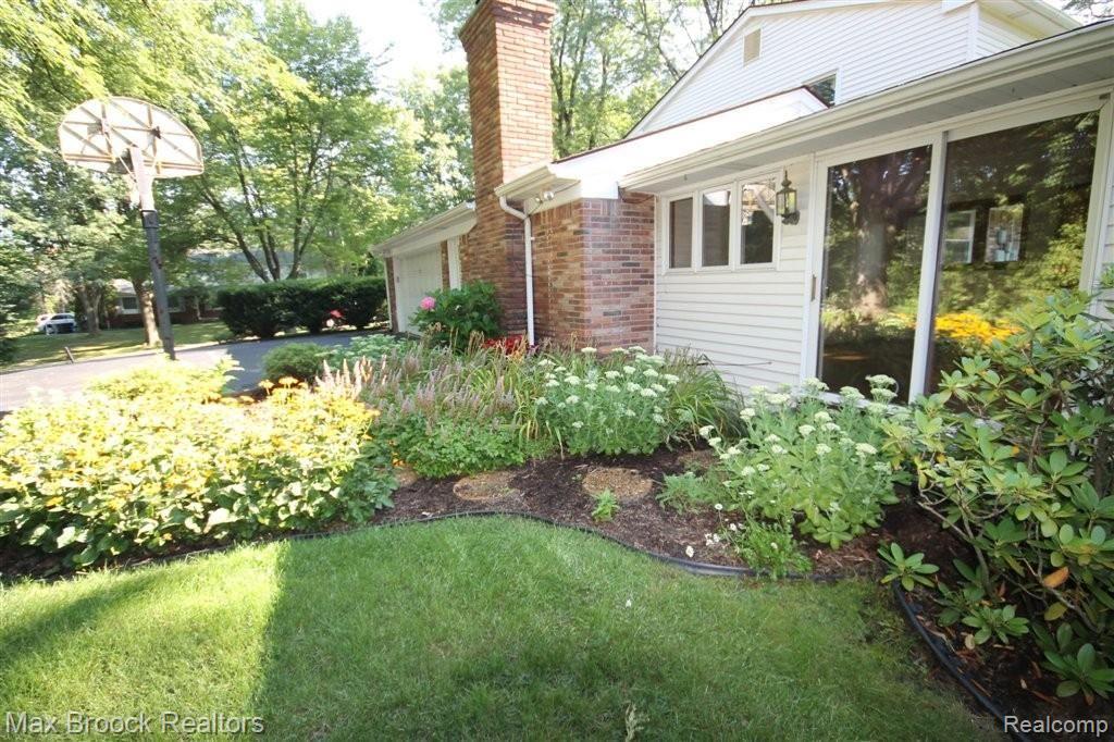 4176 Fieldbrook Road West Bloomfield, MI 48323 - Photo 29 of 31 IMG_2315.JPG