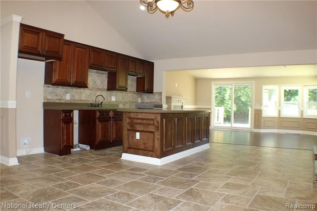 1150 Bangor Road Waterford, MI 48328 - Photo 3 of 14