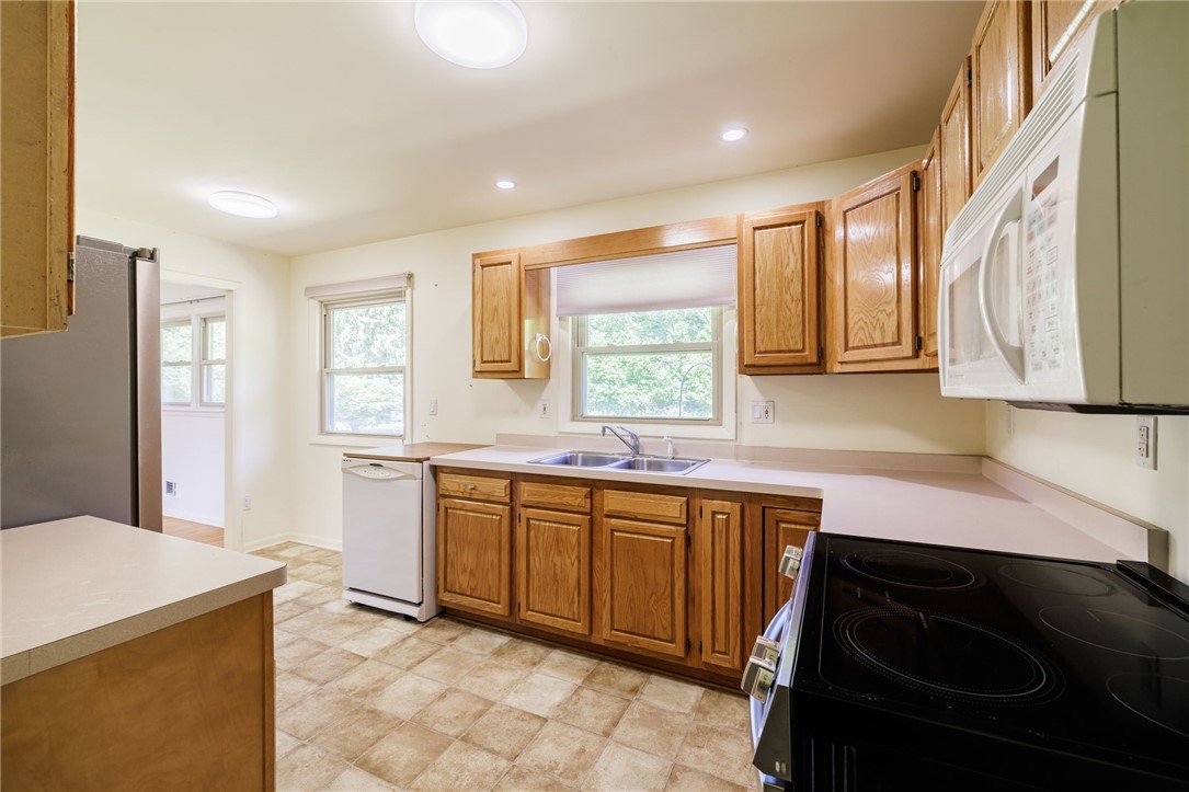 1254 Shoecraft Road Penfield, NY 14580 - Photo 9 of 25