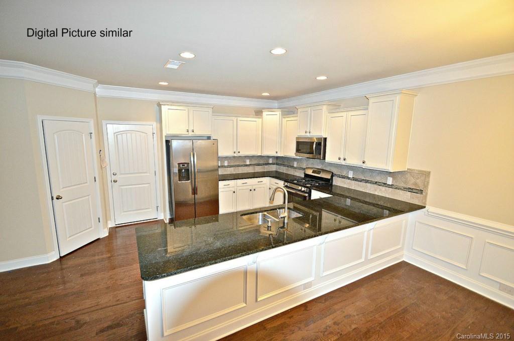 9204 Inverness Bay Road Charlotte, NC 28278 - Photo 2 of 16 Gallery Image 2