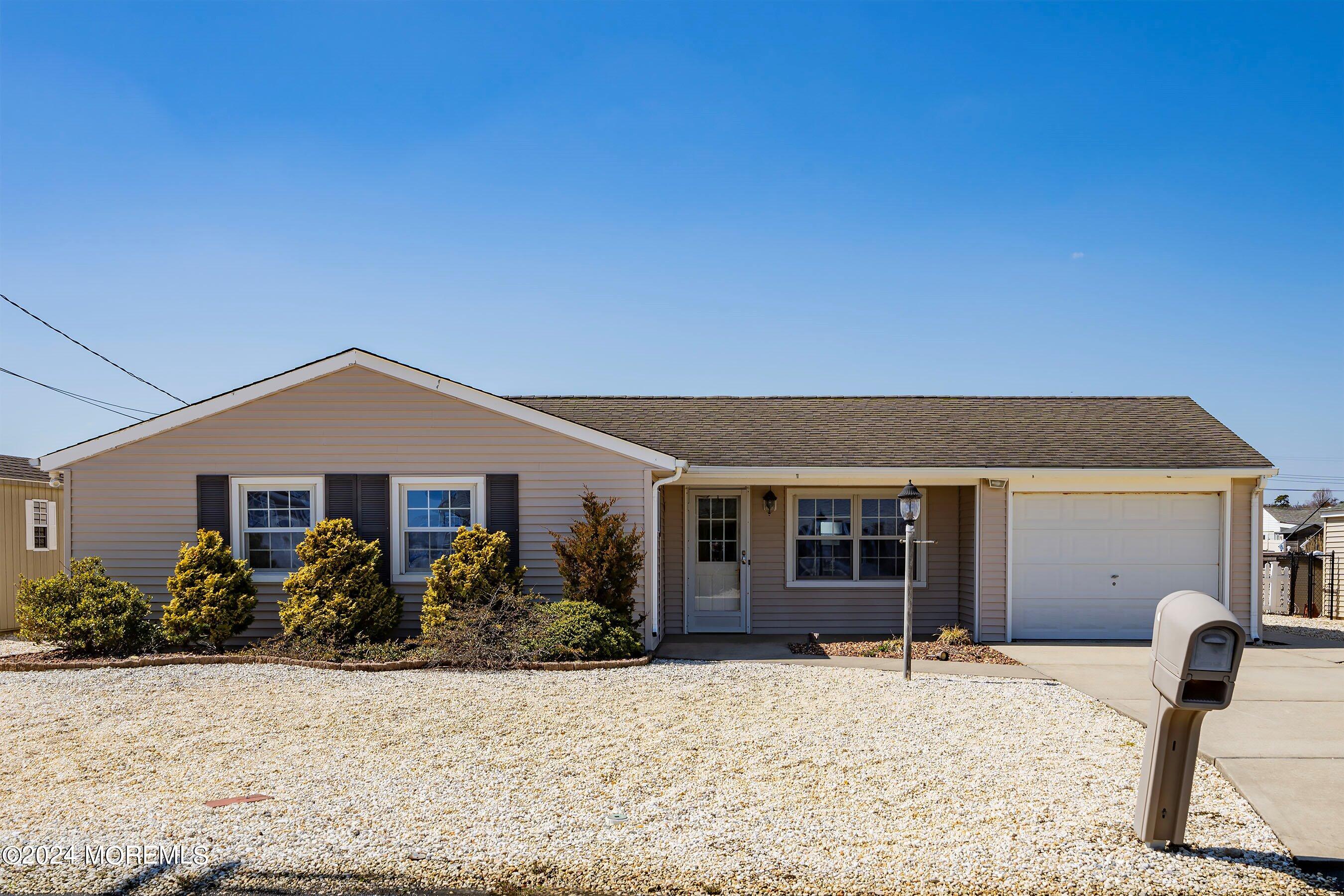 14 Bluebeard Way Waretown, NJ 08758 - Photo 4 of 54 Front 2