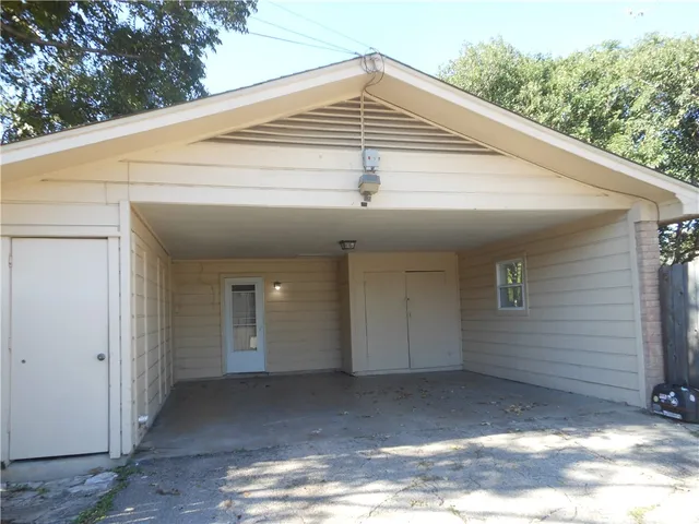 a view of a yard with a tree