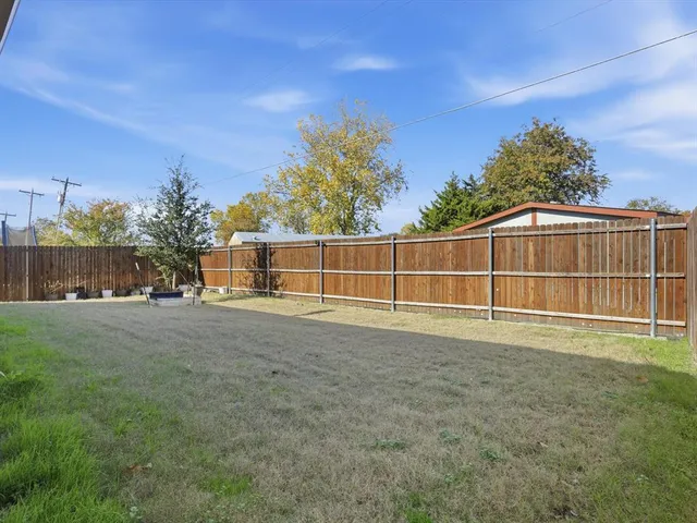 a view of a tennis court