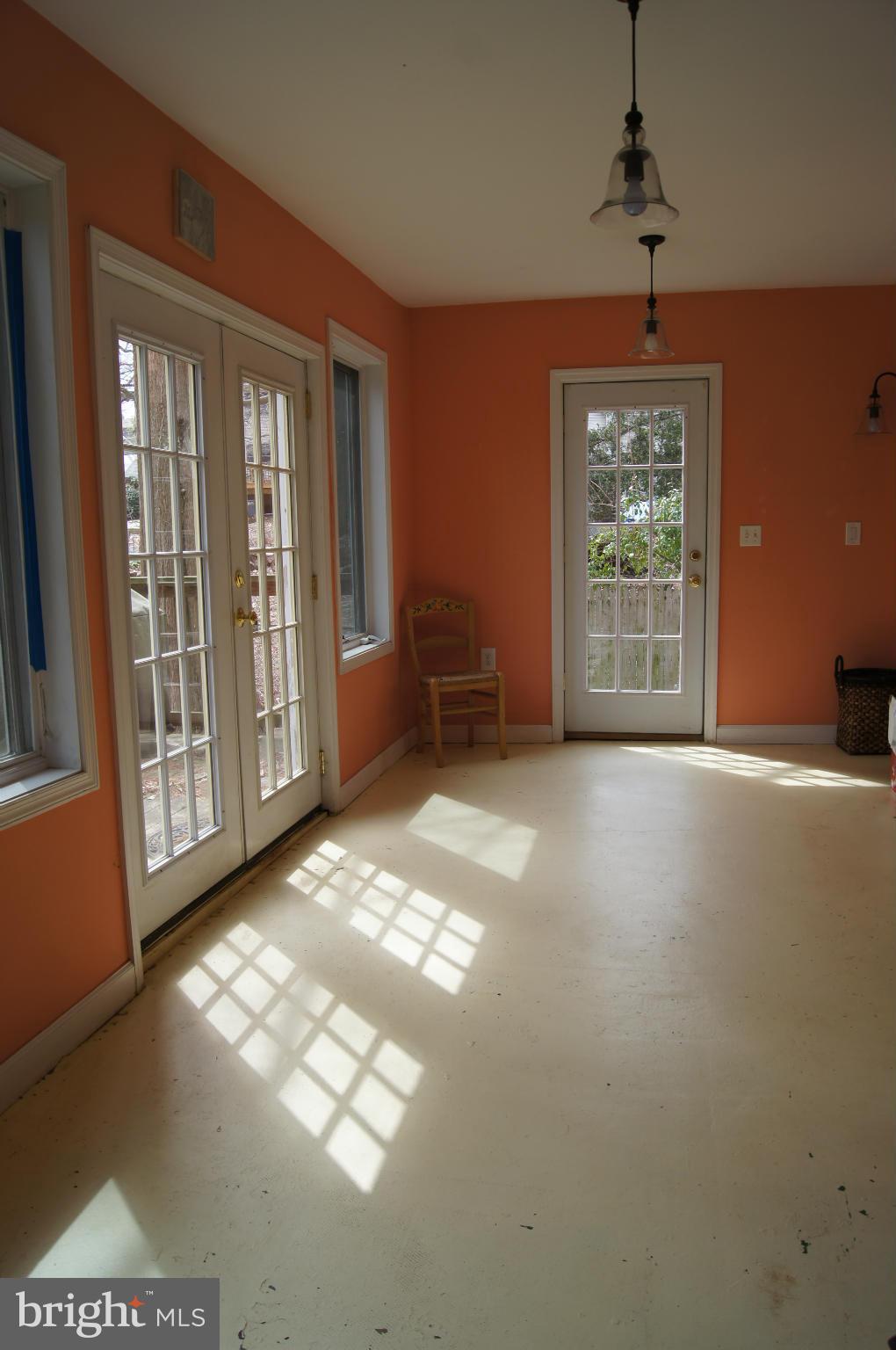 6607 Parkway Road Baltimore, MD 21239 - Photo 12 of 30 Family Room used for 3 seasons