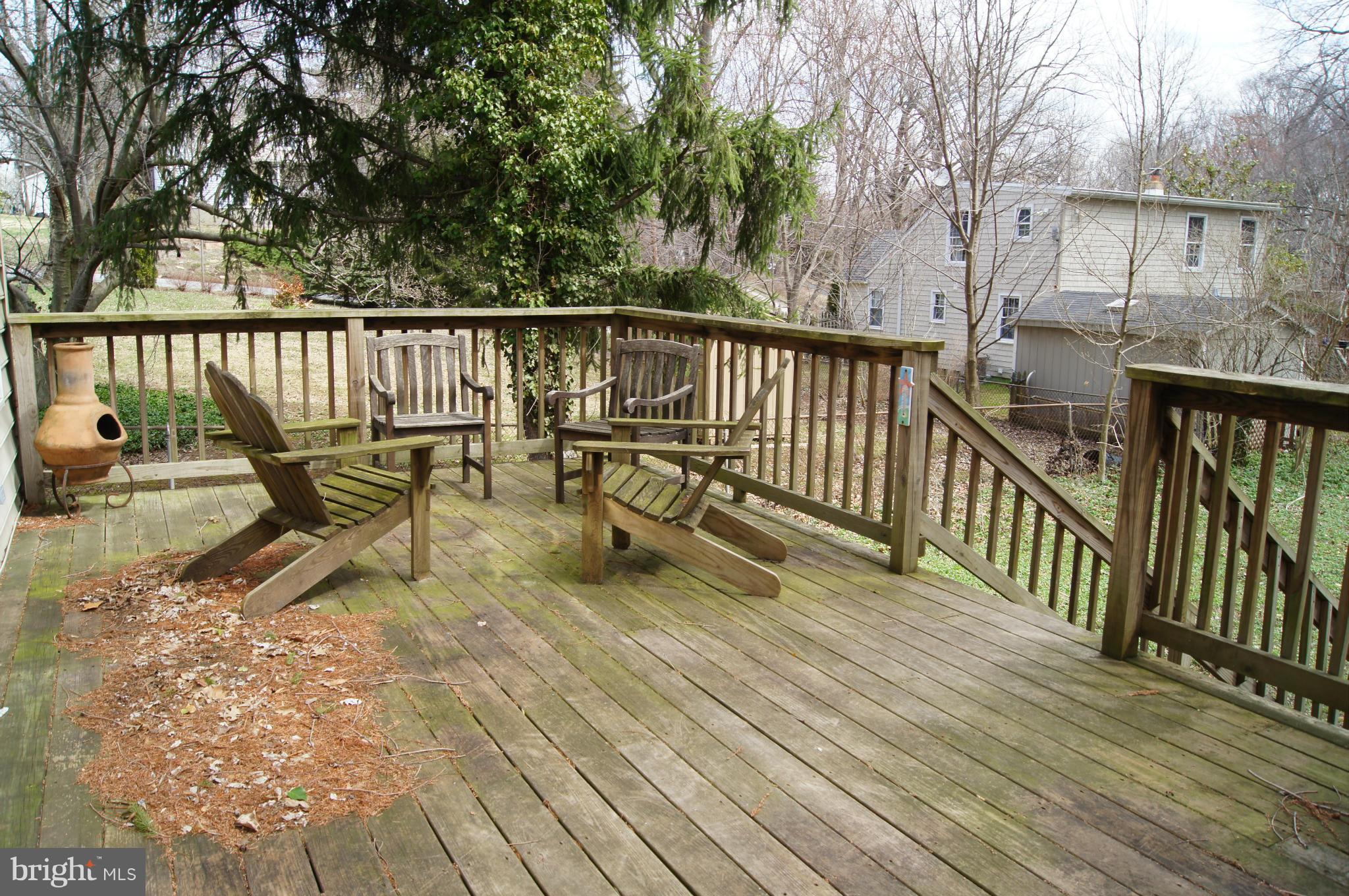 6607 Parkway Road Baltimore, MD 21239 - Photo 13 of 30 Huge deck off family room