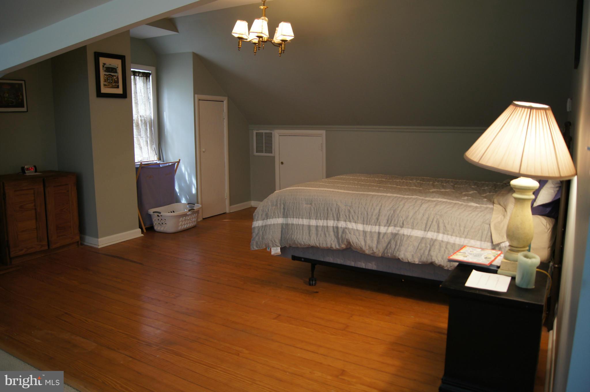 6607 Parkway Road Baltimore, MD 21239 - Photo 15 of 30 Huge and I mean huge master bedroom suite
