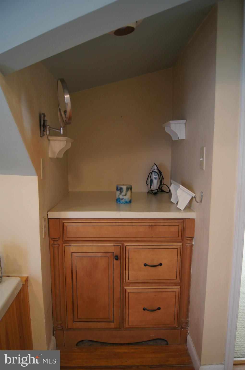 6607 Parkway Road Baltimore, MD 21239 - Photo 19 of 30 Additional vanity for storage of linens