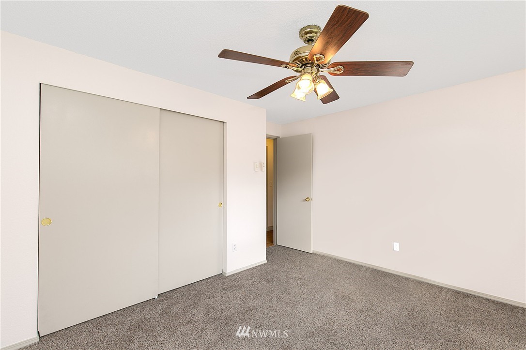 3329 193rd Place Southeast Bothell, WA 98012 - Photo 5 of 21 Gallery Image 5
