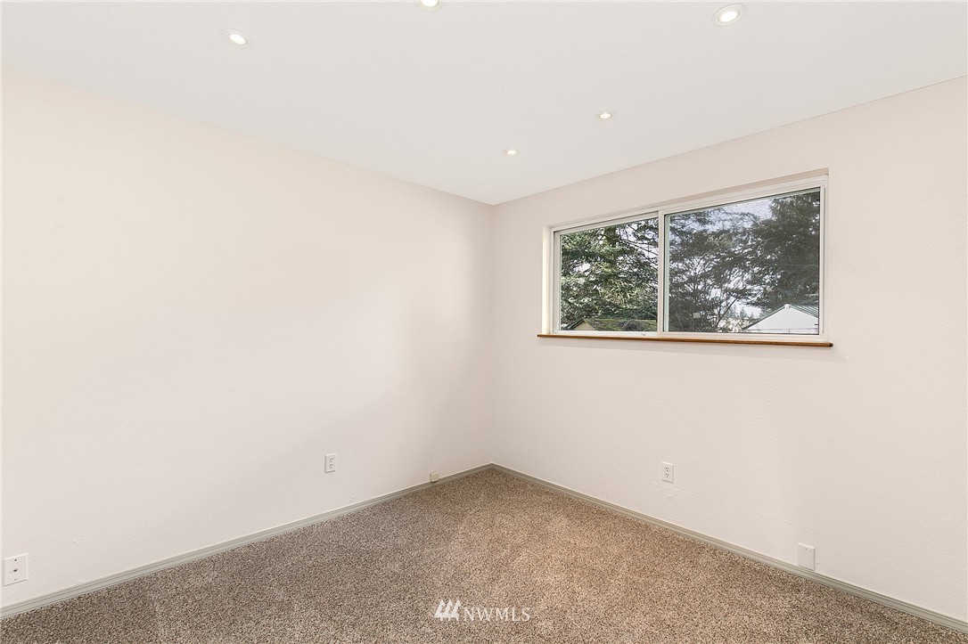 3329 193rd Place Southeast Bothell, WA 98012 - Photo 6 of 21 Gallery Image 6