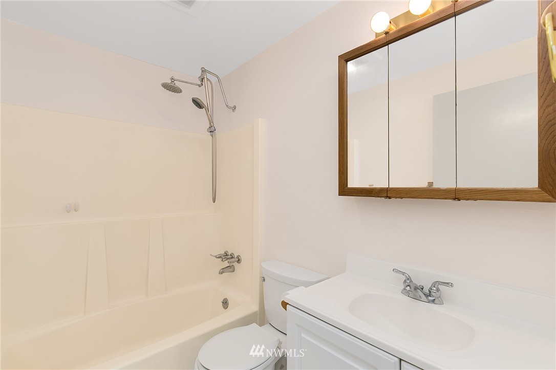 3329 193rd Place Southeast Bothell, WA 98012 - Photo 8 of 21 Gallery Image 8