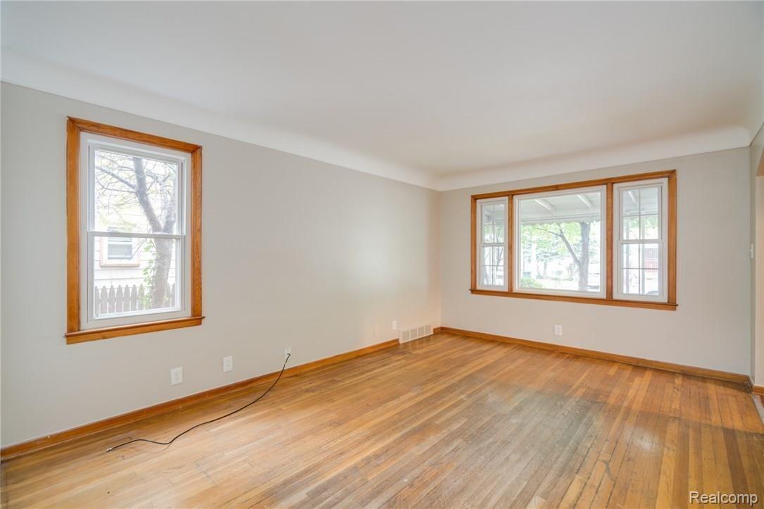 7554 Rivard Avenue Warren, MI 48091 - Photo 9 of 32 Rivard-9.jpg