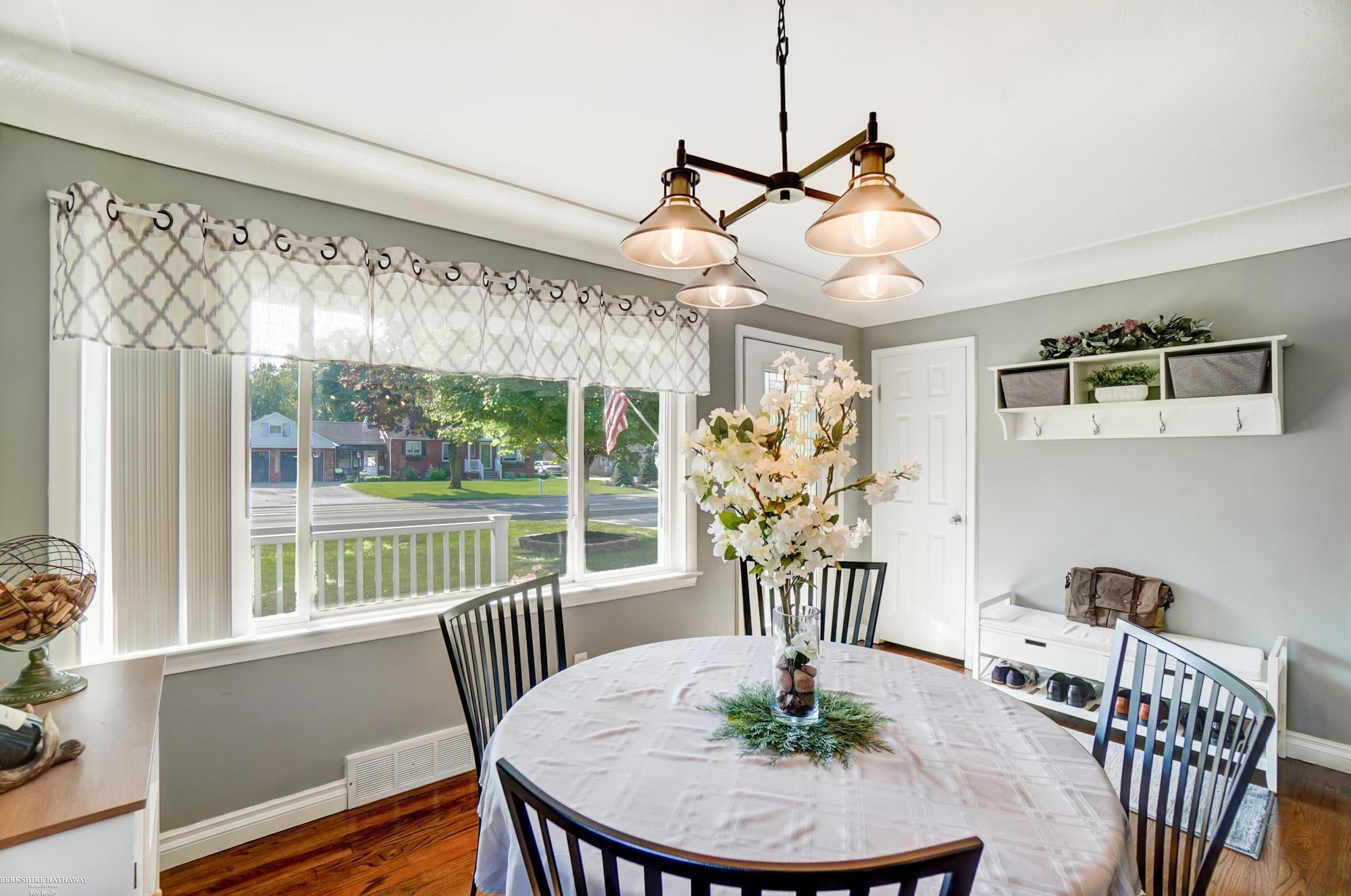 2041 Vivian Road Monroe, MI 48162 - Photo 9 of 42 50152860-7ac76a30-d362-49f6-a31b-362e5870ec05.JPG