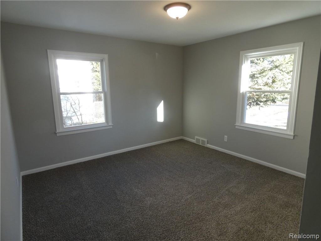 70 Exmoor Road Waterford, MI 48328 - Photo 12 of 14 P1010456.JPG