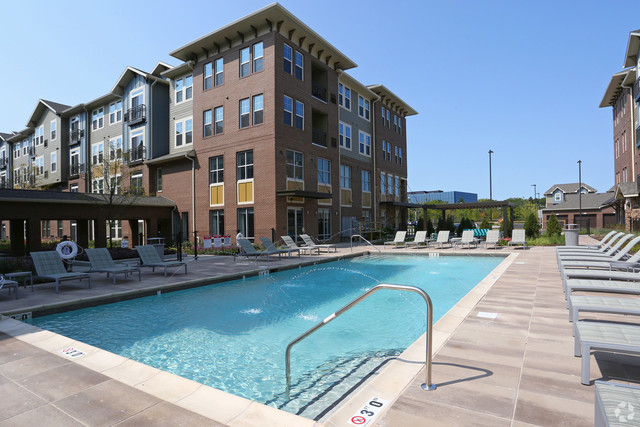 670 East Algonquin Road, Unit 4409 Schaumburg, IL 60173 - Photo 18 of 23 a view of a building with swimming pool