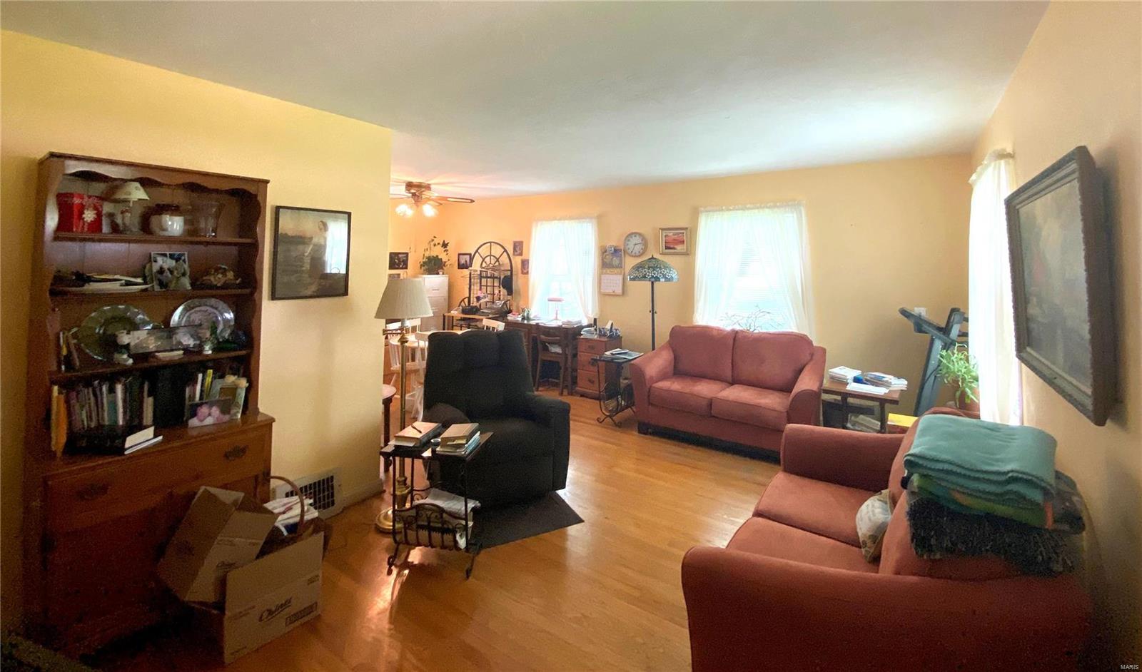 7280 MacKenzie Road St. Louis, MO 63123 - Photo 3 of 11 Gallery Image 3