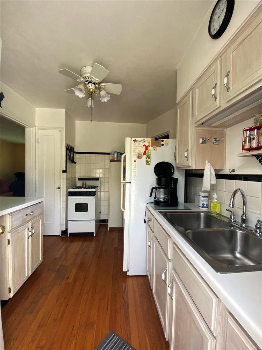 7280 MacKenzie Road St. Louis, MO 63123 - Photo 4 of 11 Gallery Image 4