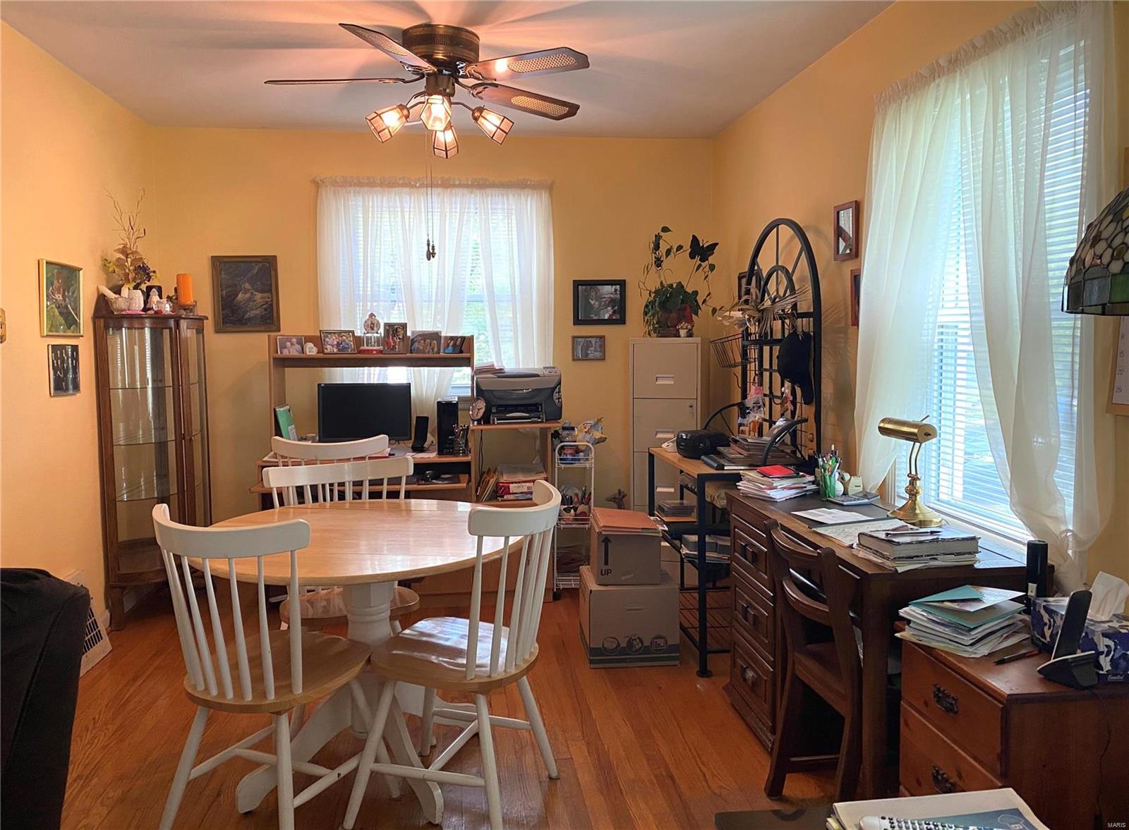 7280 MacKenzie Road St. Louis, MO 63123 - Photo 5 of 11 Gallery Image 5