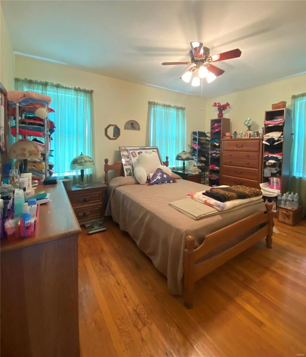 7280 MacKenzie Road St. Louis, MO 63123 - Photo 6 of 11 Gallery Image 6