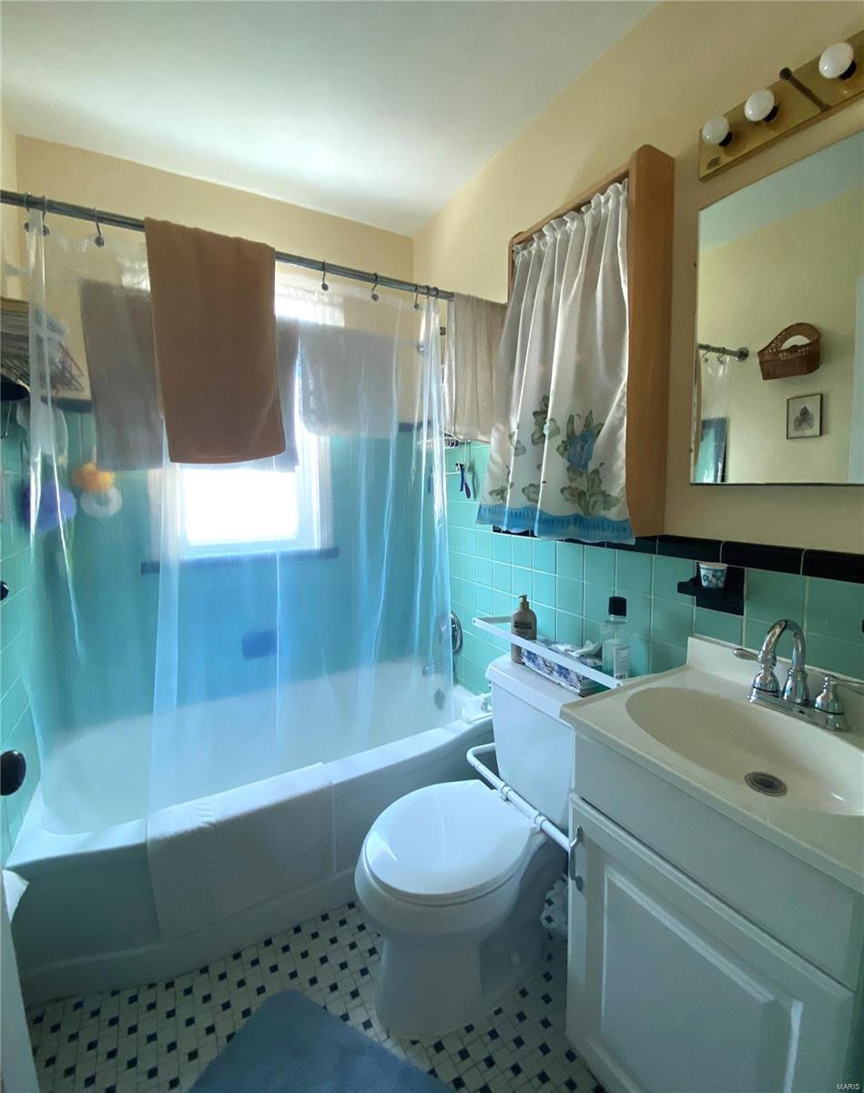 7280 MacKenzie Road St. Louis, MO 63123 - Photo 7 of 11 Gallery Image 7